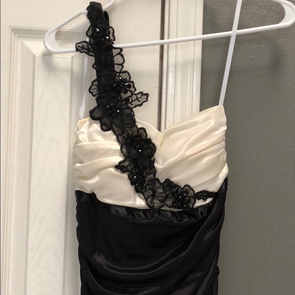 Off white/black dress This dress is 5/6 in Juniors
